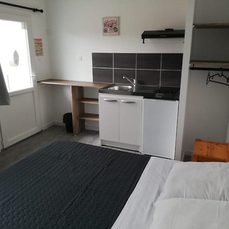 Le Breton Hotel Basse-Indre Buitenkant foto