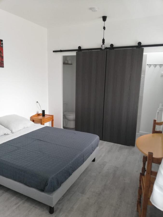 Le Breton Hotel Basse-Indre Buitenkant foto