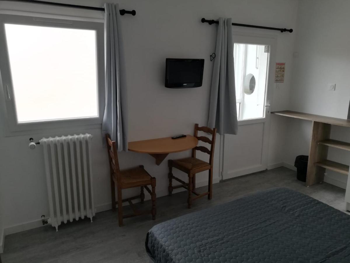 Le Breton Hotel Basse-Indre Buitenkant foto