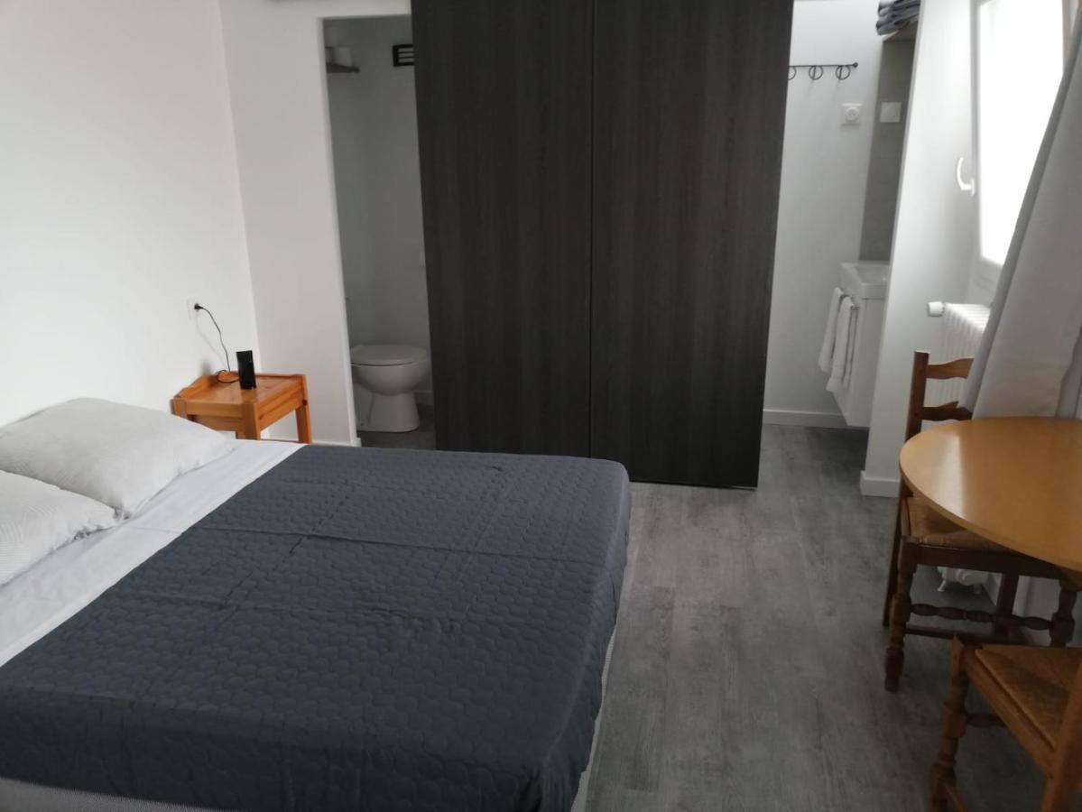Le Breton Hotel Basse-Indre Buitenkant foto